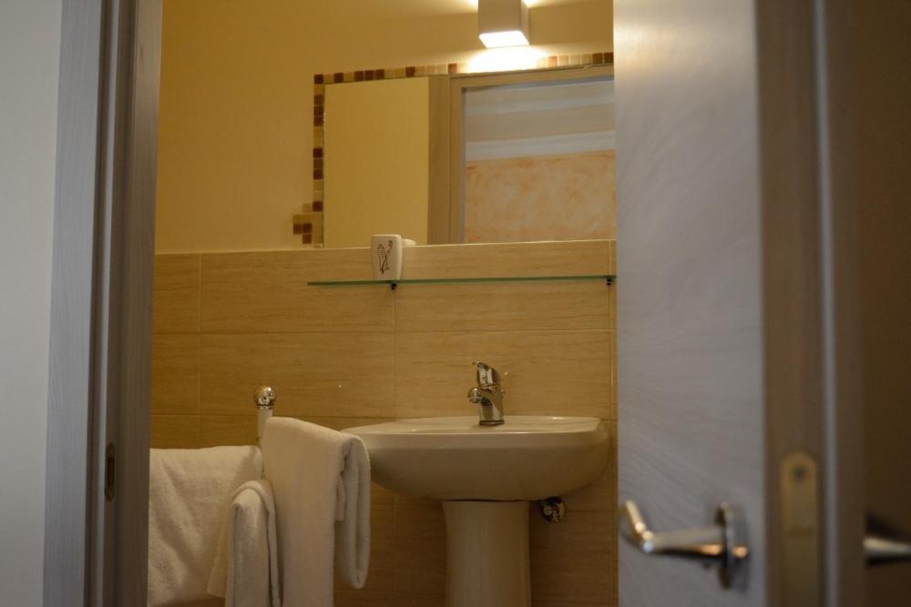 Room image 3