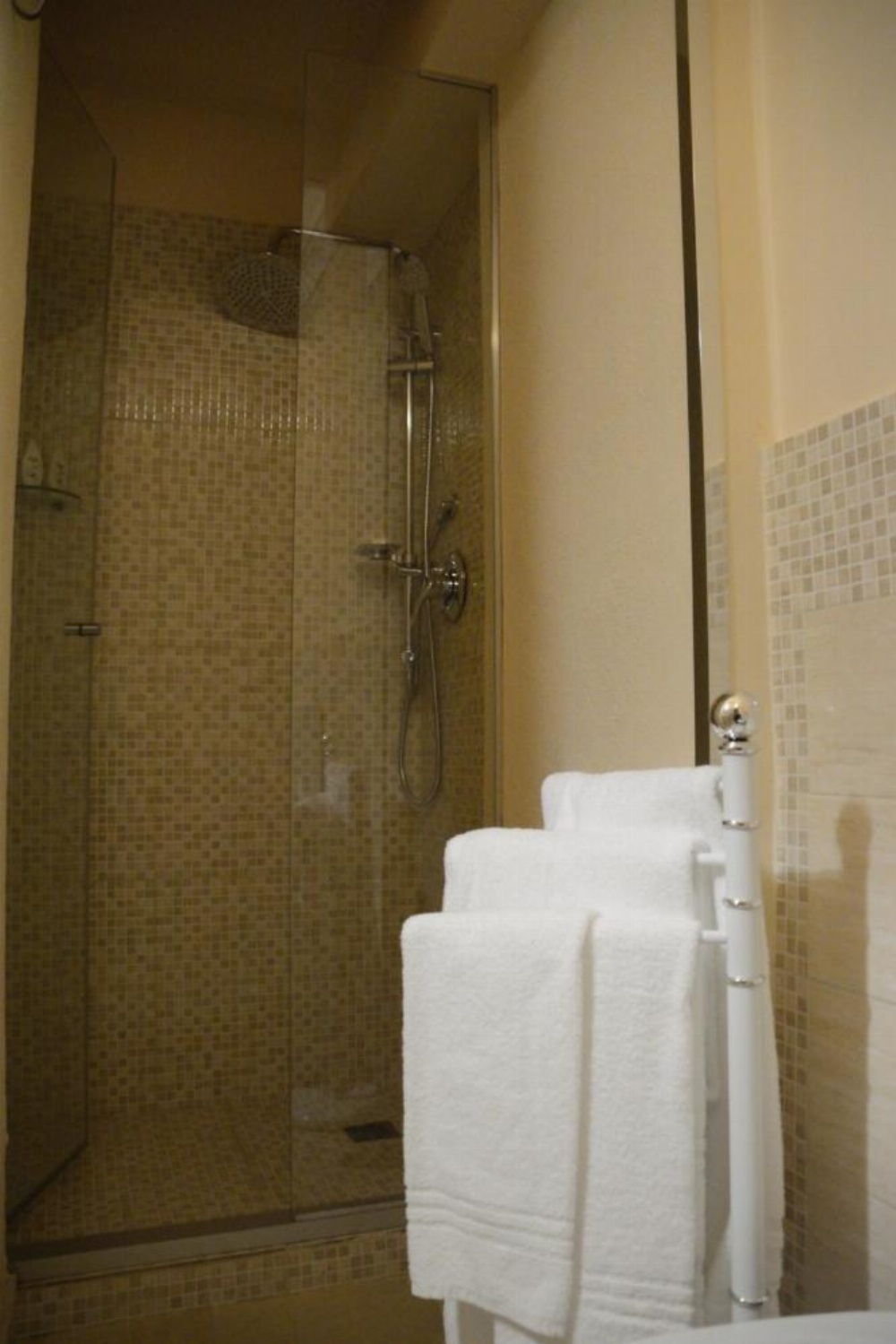 Room image 2