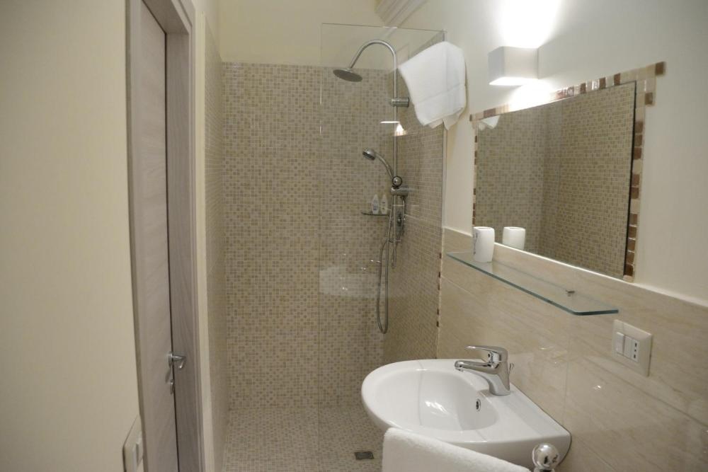 Room image 4