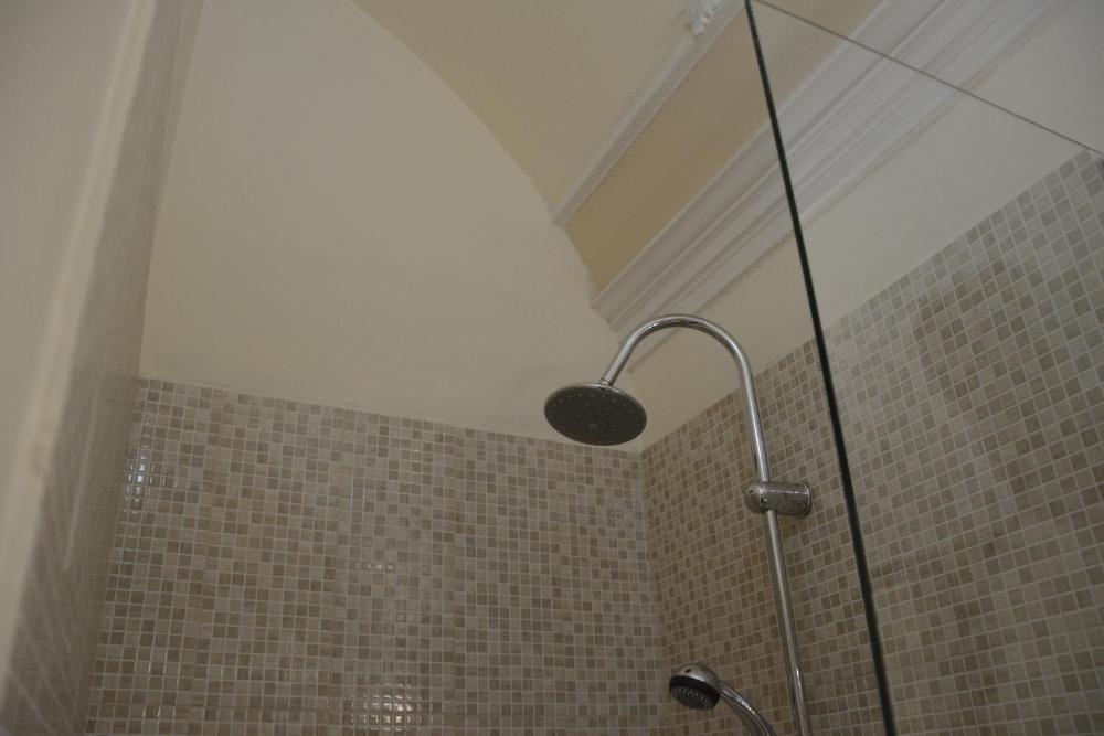Room image 3